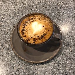 Bilde av kaffekopp med cappuchino fra Møtepunktet Cafe